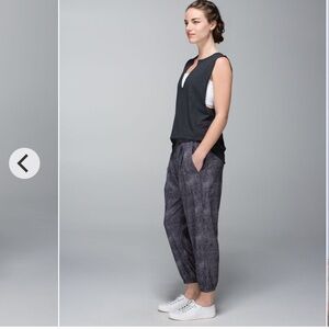 Lululemon Rollin With my Omies Jogger Pant in Burlap Texture Black swift 6